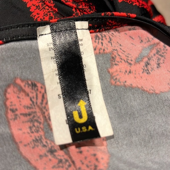 Red lip wrap dress - Picture 8 of 8